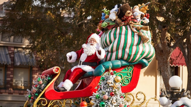 disneyland-entertainment-christmas-fantasy-parade-00-16x9.jpg